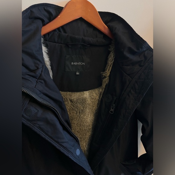 Aritzia Winter Jacket - size small - Picture 5 of 5